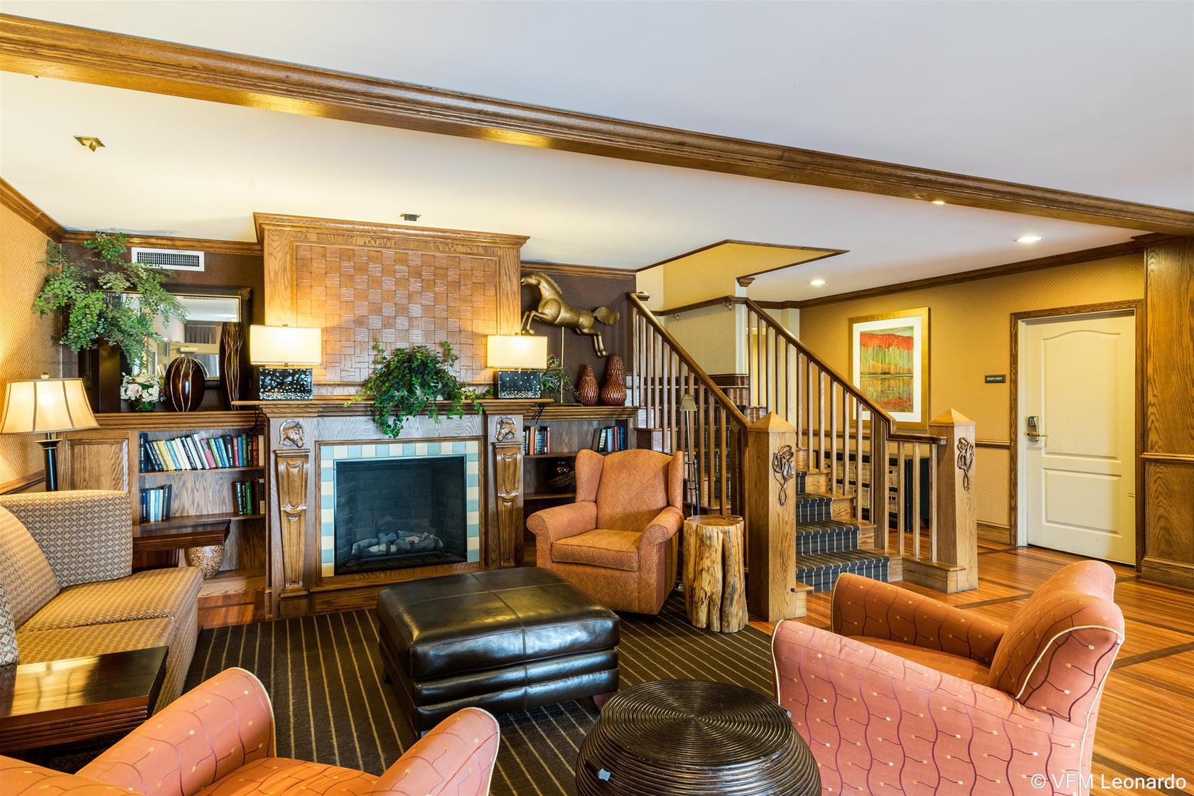 דובר Comfort Inn & Suites מראה חיצוני תמונה