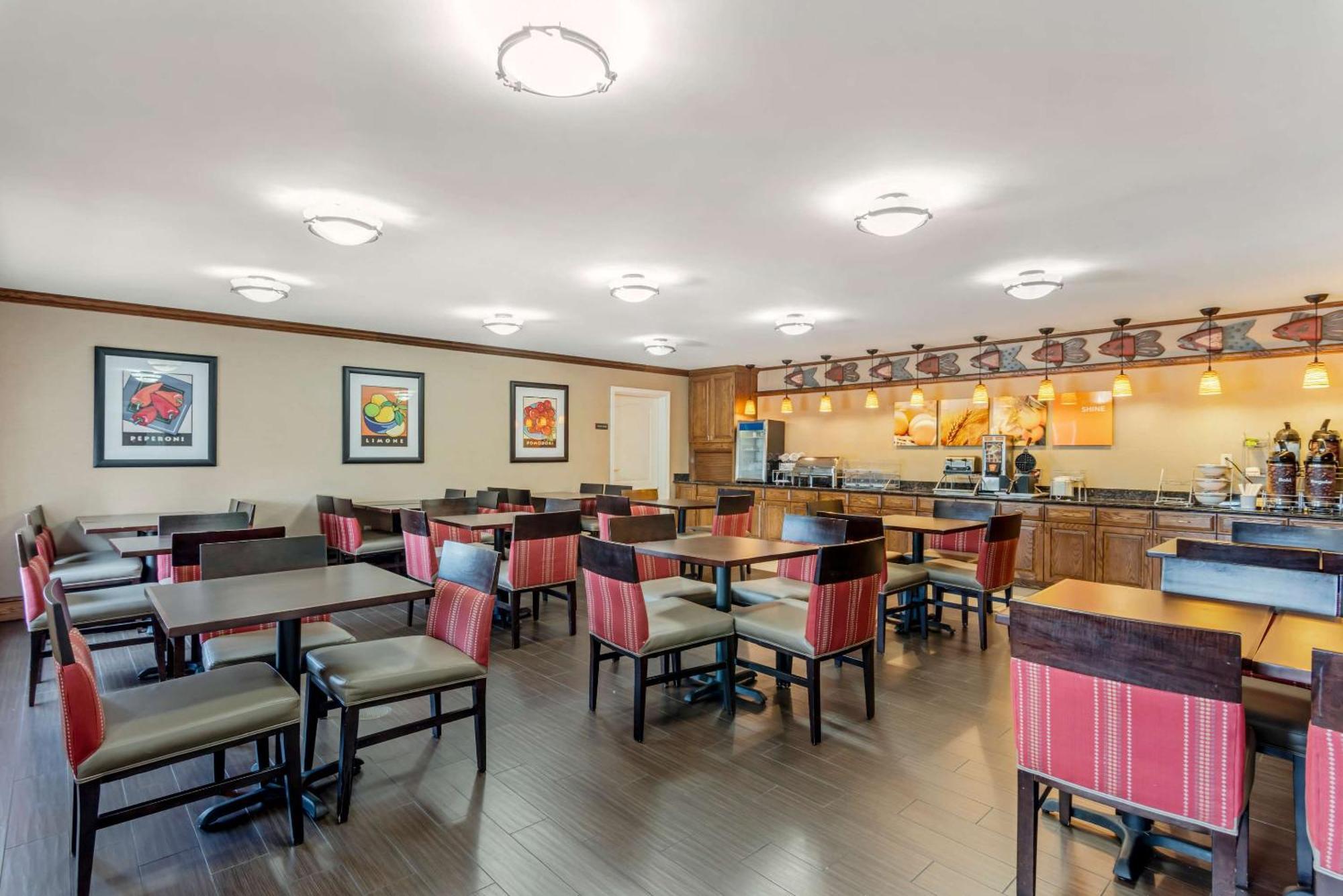 דובר Comfort Inn & Suites מראה חיצוני תמונה
