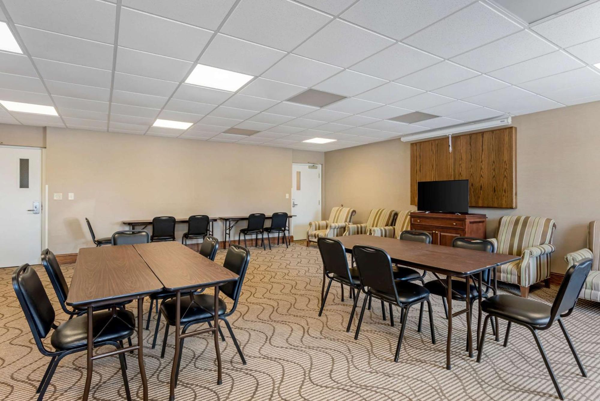 דובר Comfort Inn & Suites מראה חיצוני תמונה