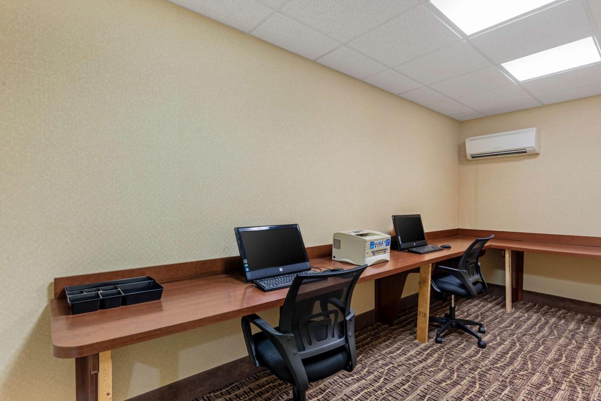 דובר Comfort Inn & Suites מראה חיצוני תמונה