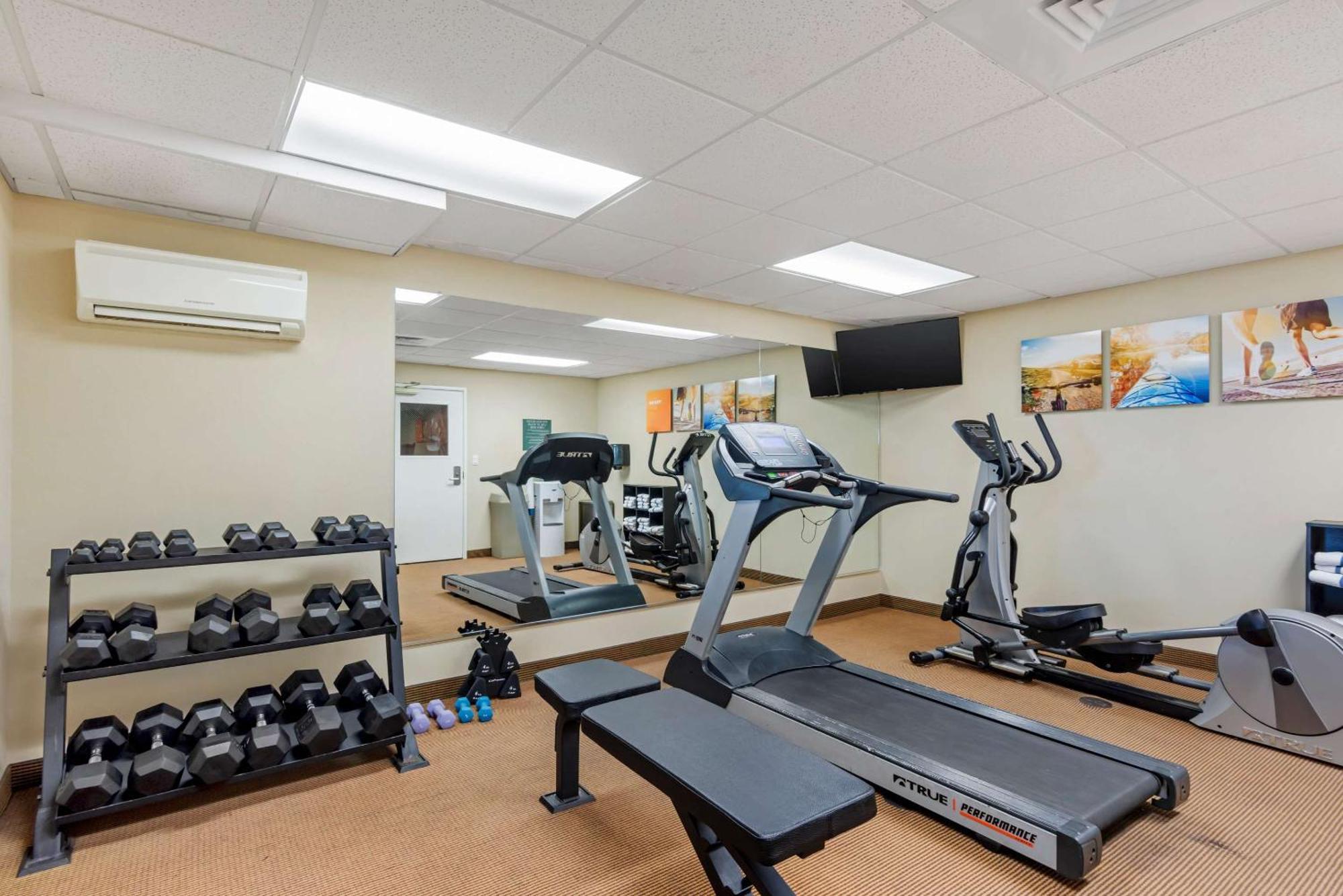 דובר Comfort Inn & Suites מראה חיצוני תמונה