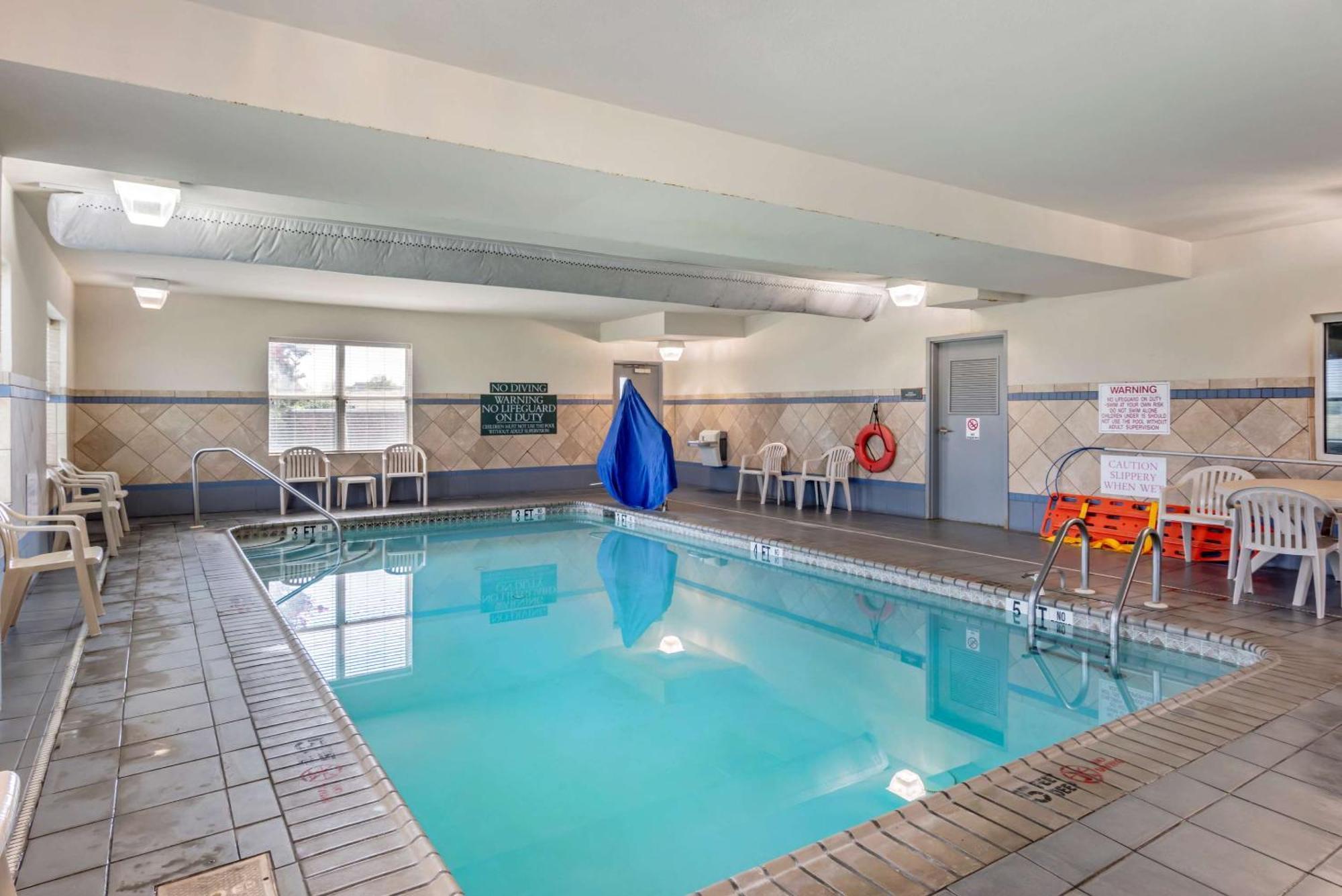 דובר Comfort Inn & Suites מראה חיצוני תמונה