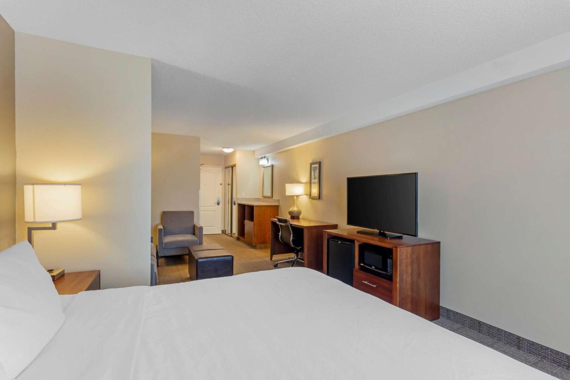 דובר Comfort Inn & Suites מראה חיצוני תמונה