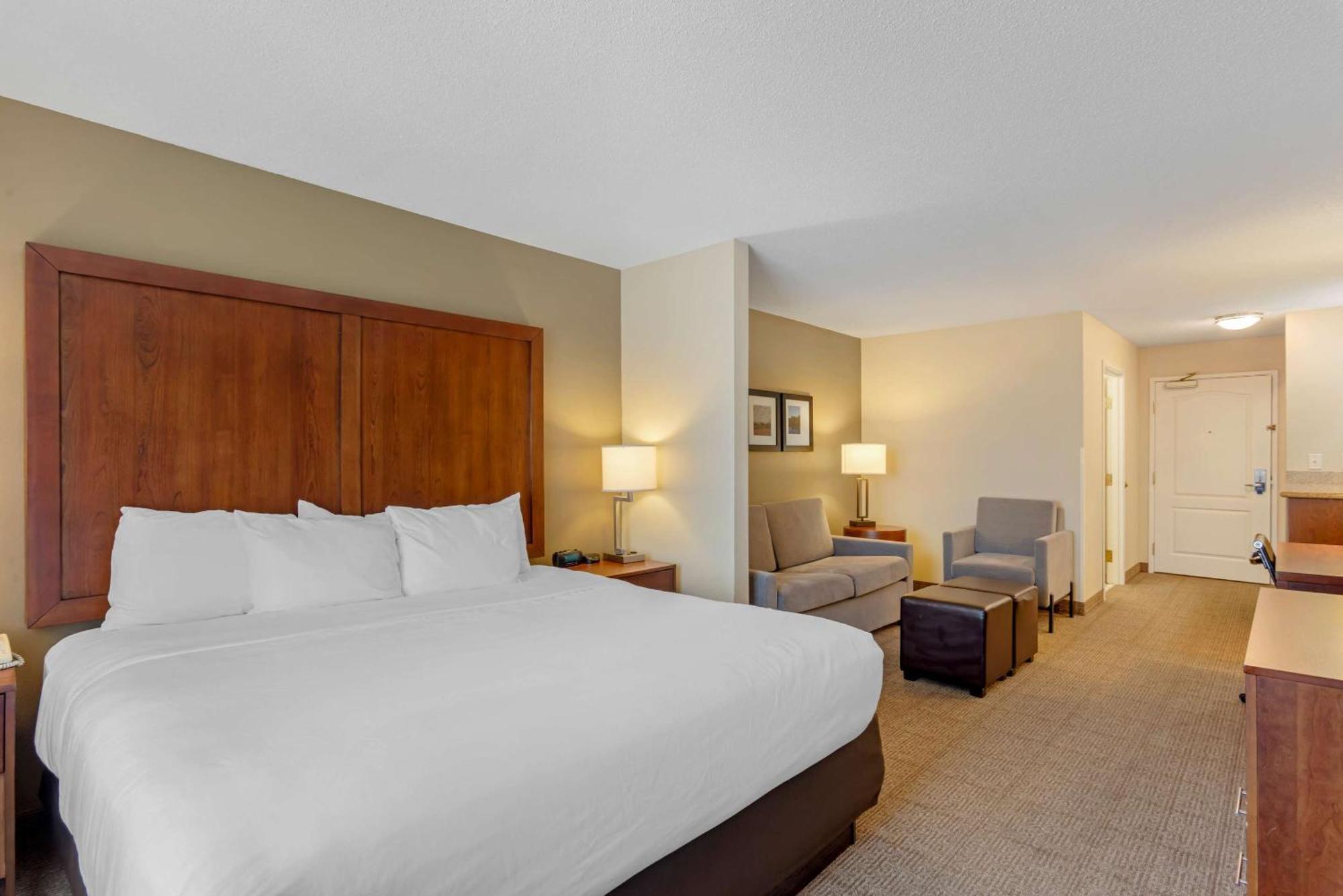 דובר Comfort Inn & Suites מראה חיצוני תמונה