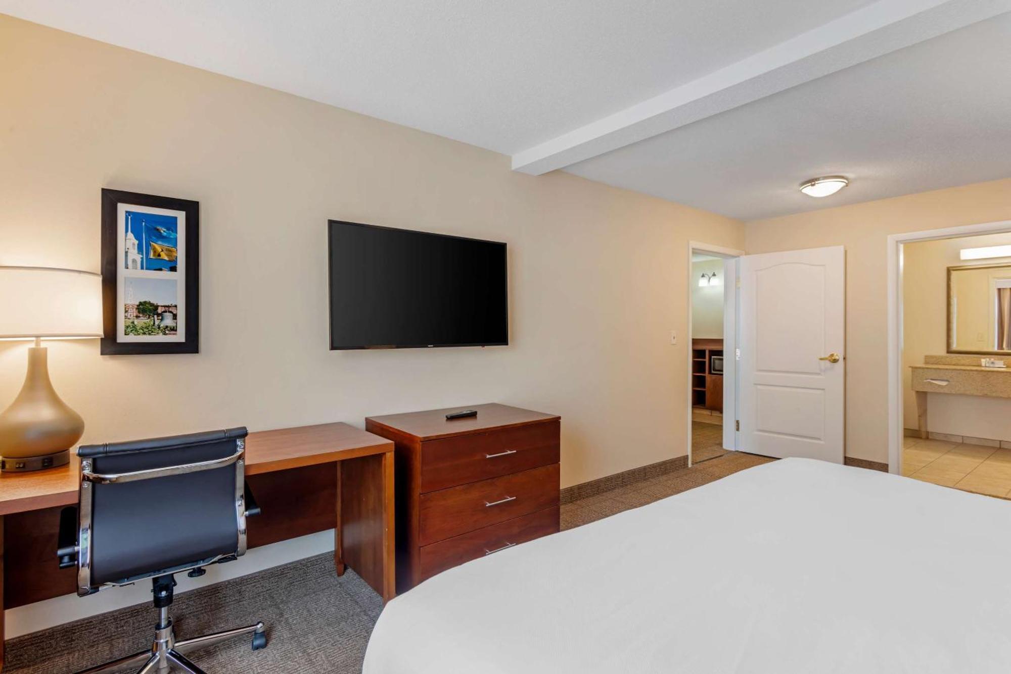 דובר Comfort Inn & Suites מראה חיצוני תמונה