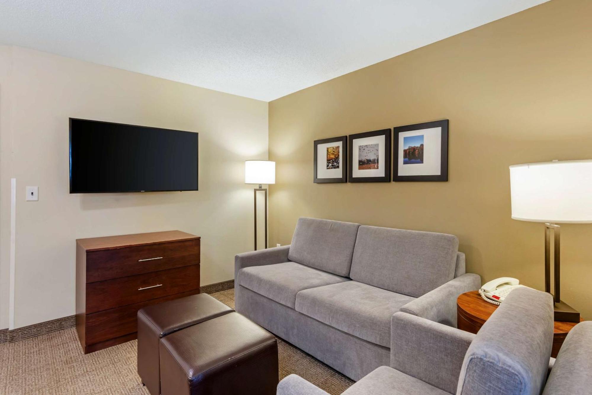 דובר Comfort Inn & Suites מראה חיצוני תמונה