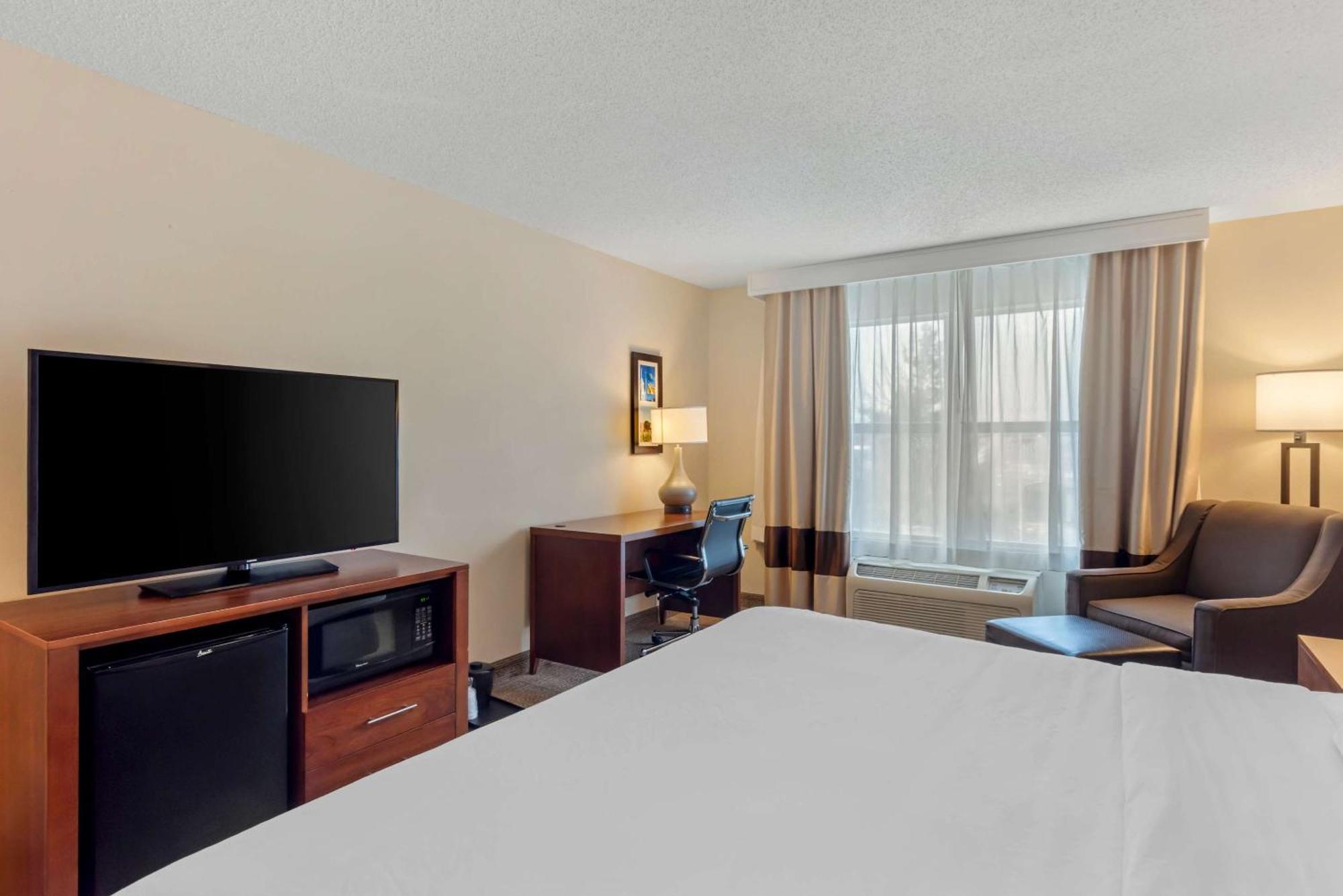 דובר Comfort Inn & Suites מראה חיצוני תמונה