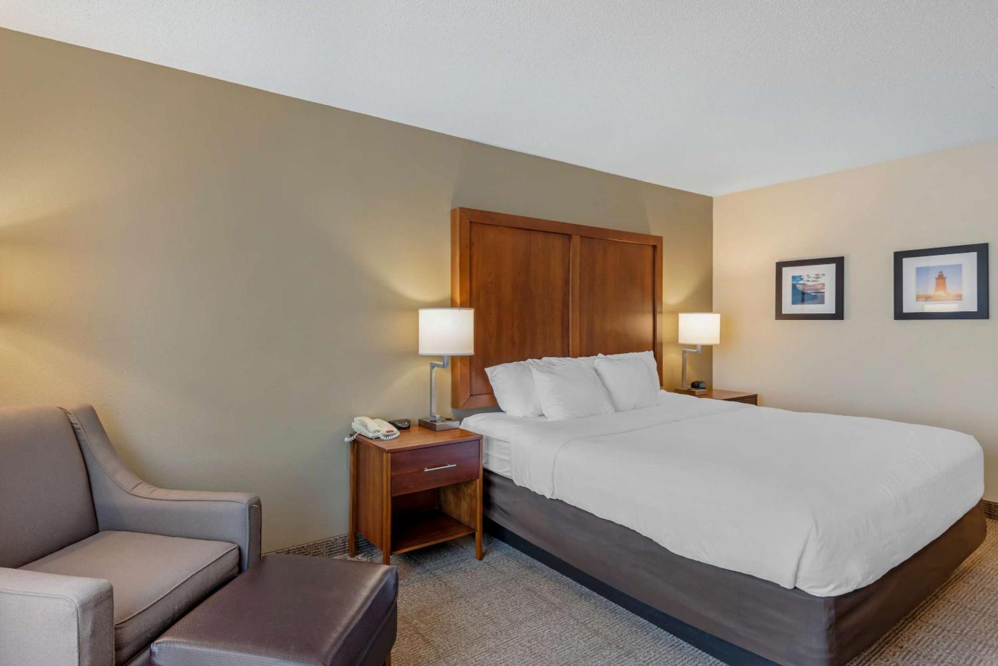דובר Comfort Inn & Suites מראה חיצוני תמונה