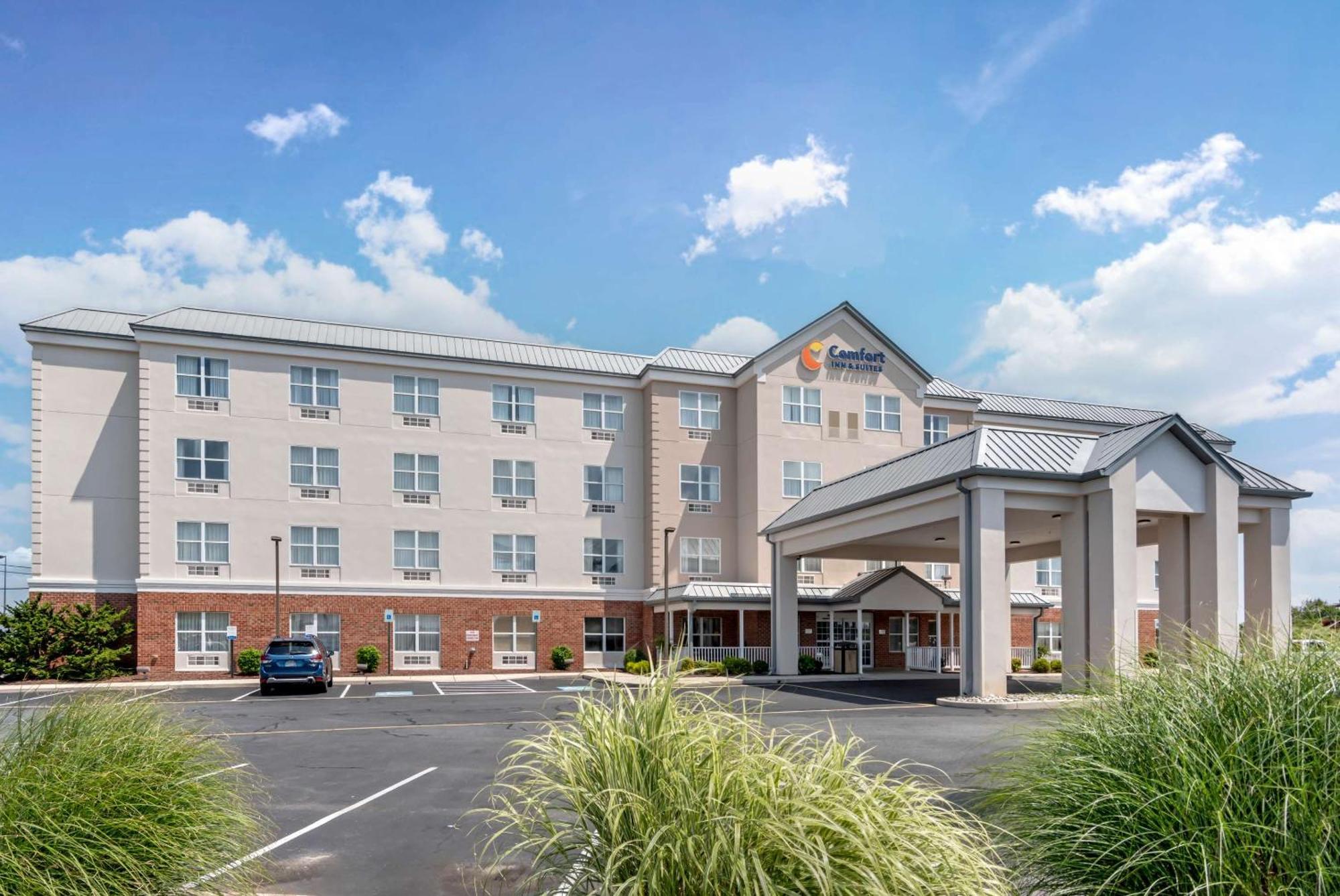 דובר Comfort Inn & Suites מראה חיצוני תמונה