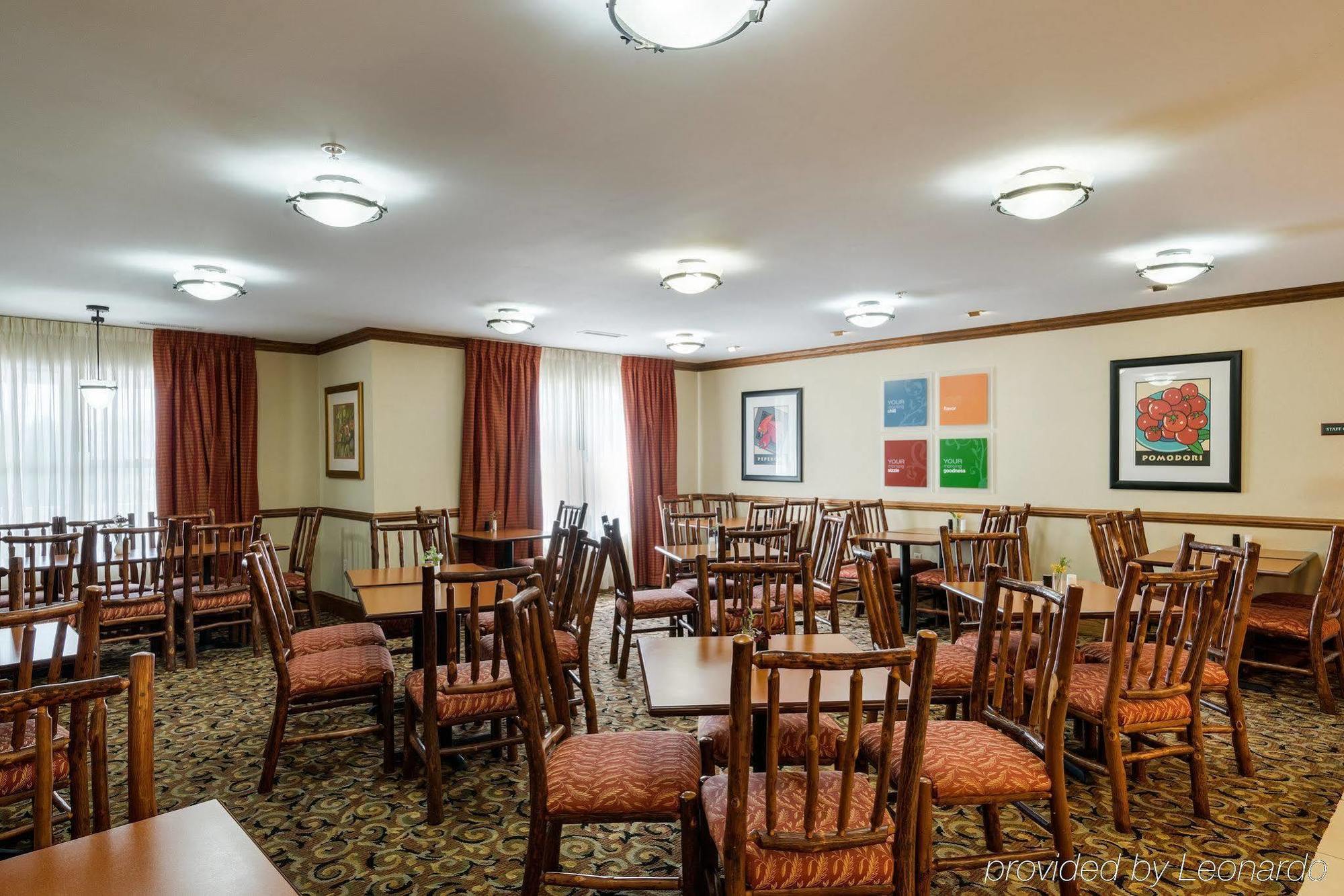 דובר Comfort Inn & Suites מראה חיצוני תמונה