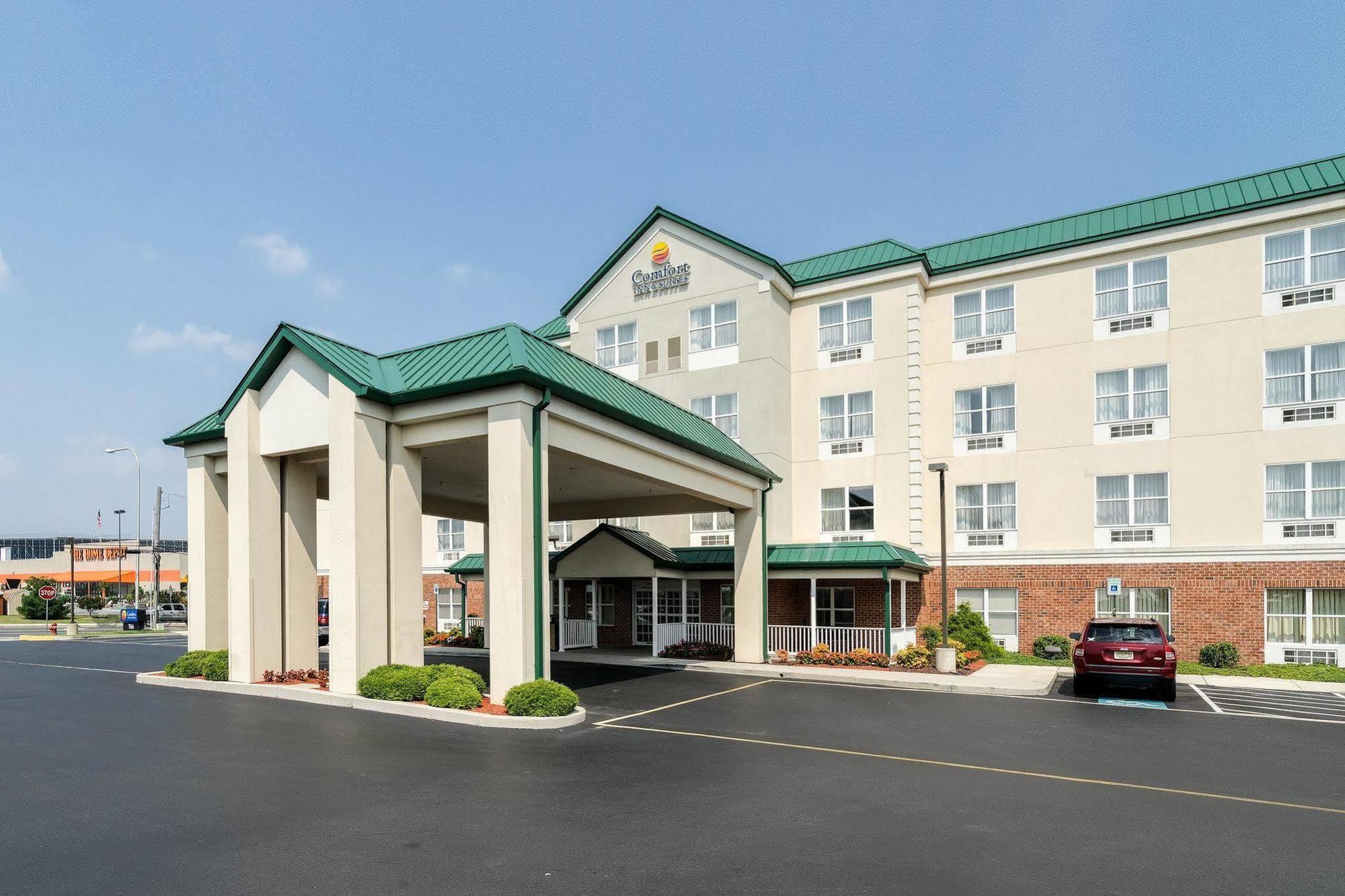 דובר Comfort Inn & Suites מראה חיצוני תמונה